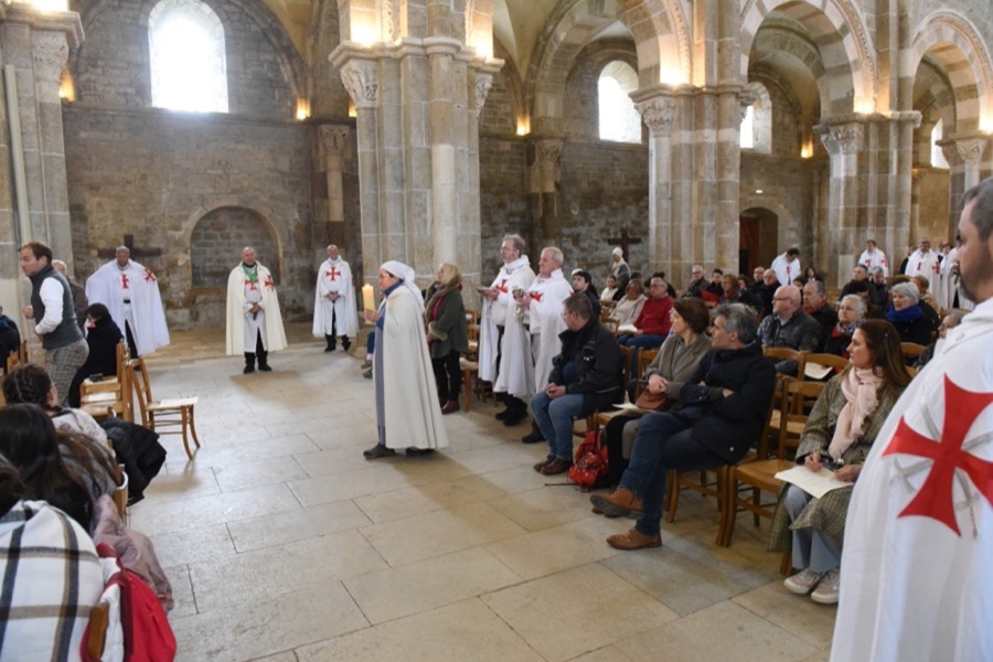 Retraite Spirituelle Internationale de Paris 2024 – 2 – Pèlerinage et participation à la Sainte Messe dans la Basilique Sainte-Marie-Madeleine de Vézelay