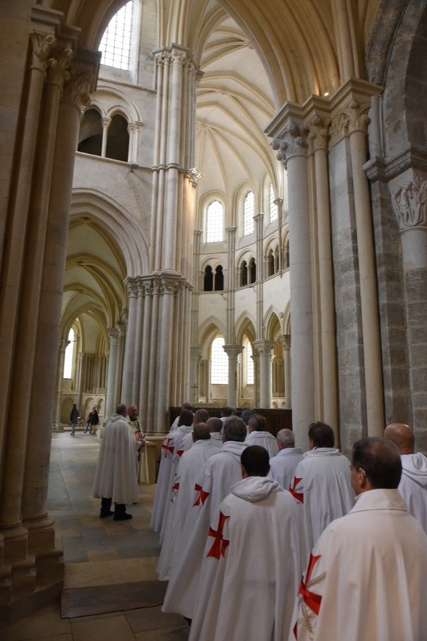 Retraite Spirituelle Internationale de Paris 2024 – 2 – Pèlerinage et participation à la Sainte Messe dans la Basilique Sainte-Marie-Madeleine de Vézelay