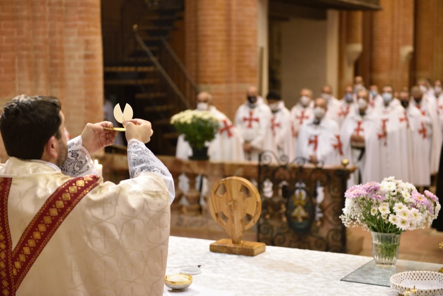 Santa Messa e Veglia notturna di Preghiera a Chiaravalle della Colomba, Chiaravalle (Piacenza) 31.10.2020