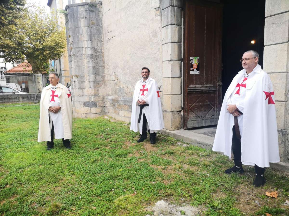 Exposition de la copie du Saint Suaire et conférence donnée par les Templiers Catholiques de France dans l’église de Saint-Valier, Saint-Girons, Ariège