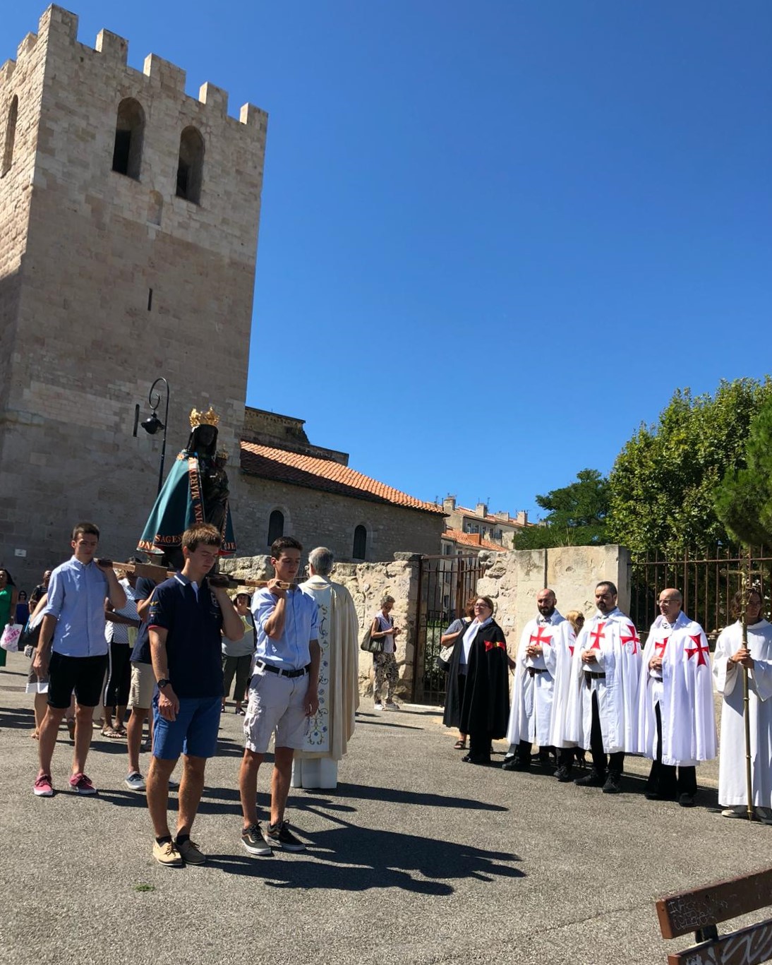 Les Templiers Catholiques de France participent à l&rsquo;office de la Sainte Messe et à la procession pour la fête de l&rsquo;Assomption de la Vierge Marie dans l&rsquo;Abbaye de Saint-Victor en Marseille