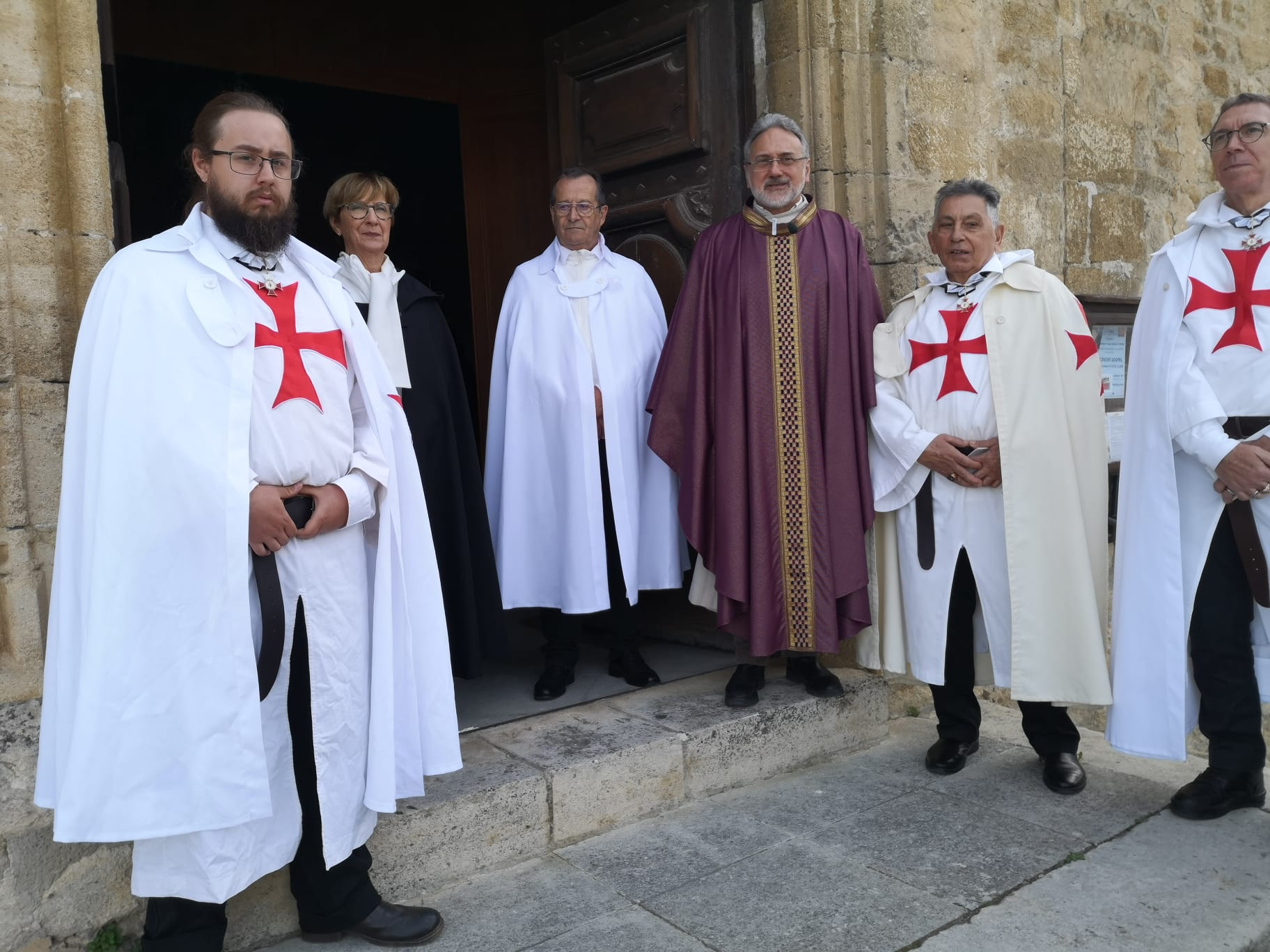 Participation à la Sainte Messe dans l’église Notre-Dame de la Nativité de Robion, Vaucluse