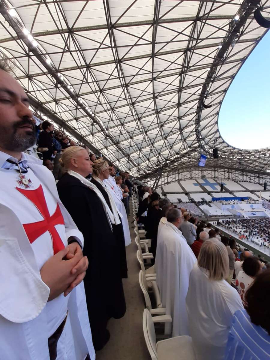 Rencontres Méditerranéennes 2023 -2- Participation à la Sainte messe célébrée par pape François dans le vélodrome de Marseille