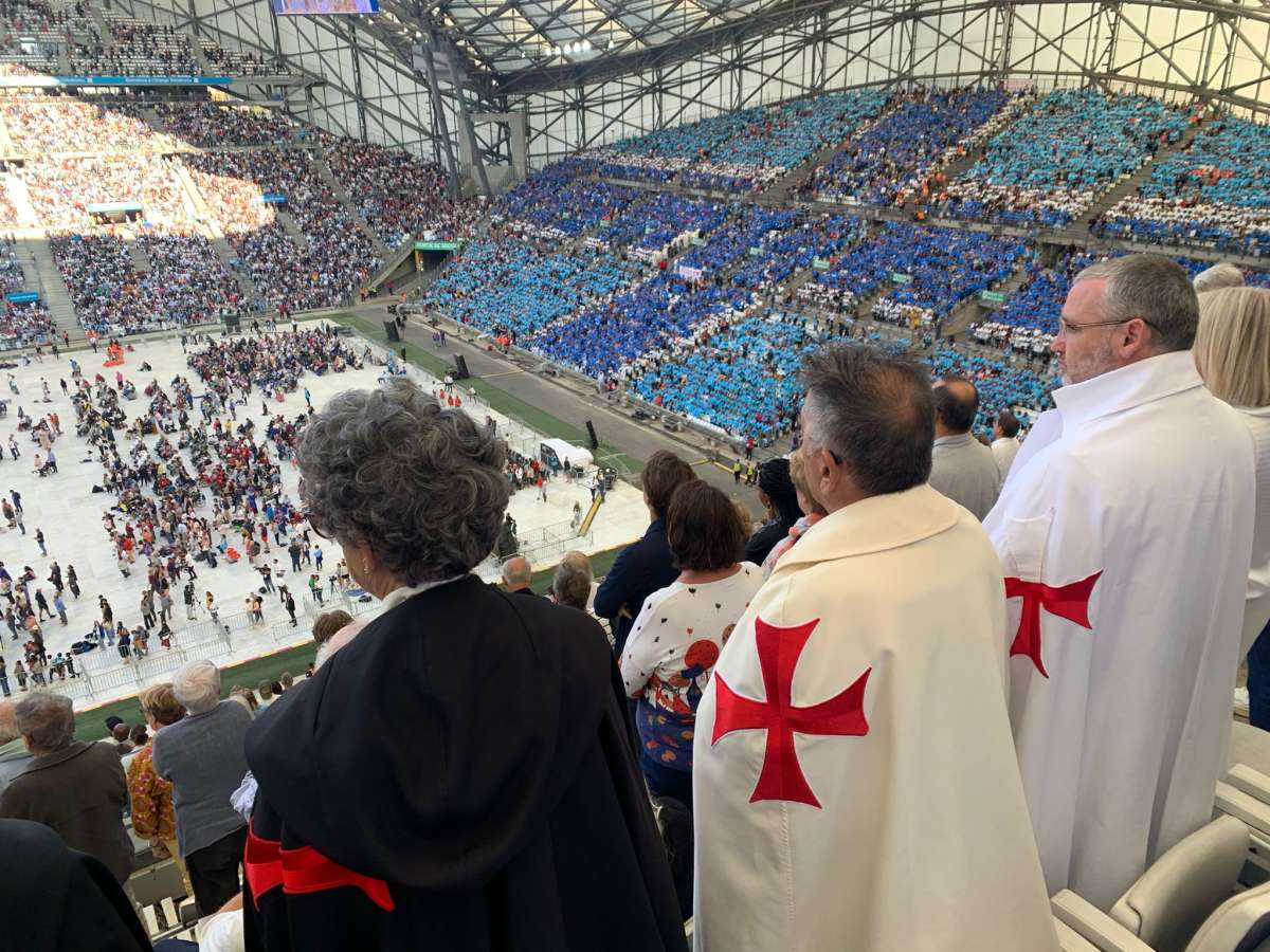Rencontres Méditerranéennes 2023 -2- Participation à la Sainte messe célébrée par pape François dans le vélodrome de Marseille