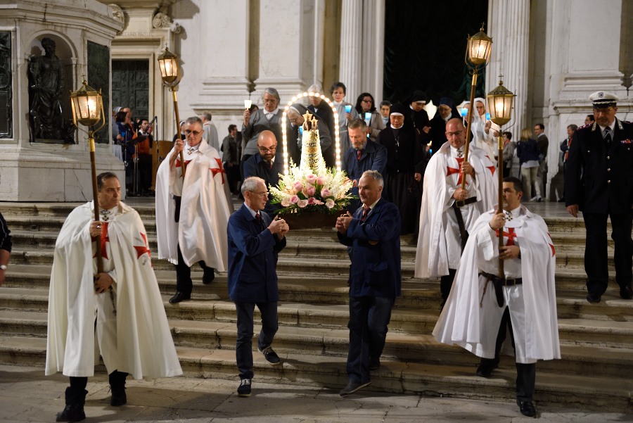 Procession de Pentecôte avec l’Archevêque – Sainte Maison de Lorette – 19 mai 2018