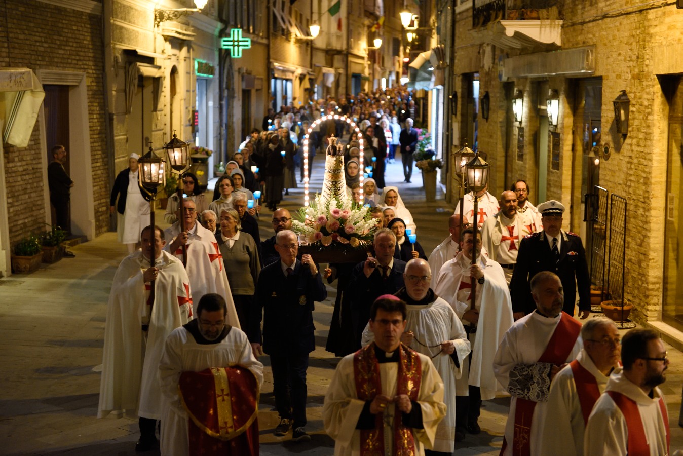 Procession de Pentecôte avec l’Archevêque – Sainte Maison de Lorette – 19 mai 2018