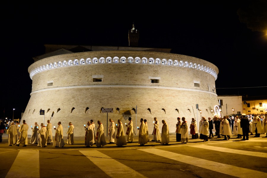 Procession de Pentecôte avec l’Archevêque – Sainte Maison de Lorette – 19 mai 2018