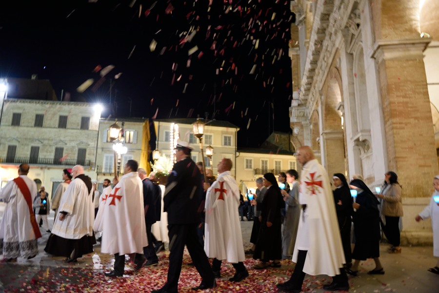 Procession de Pentecôte avec l’Archevêque – Sainte Maison de Lorette – 19 mai 2018
