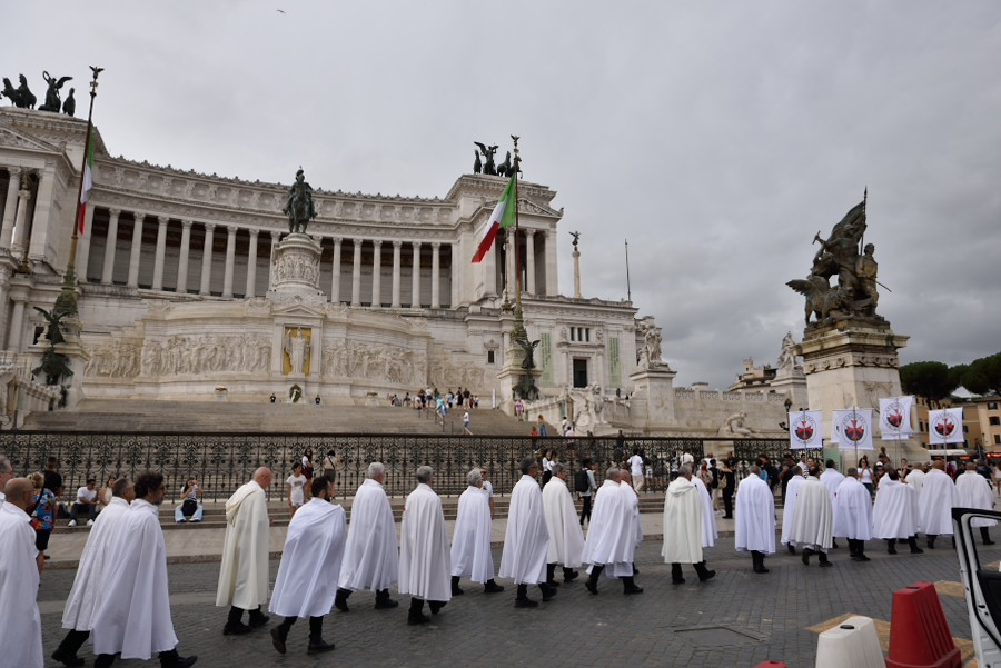 Convento Generale e Ritiro Spirituale a Roma, camminata silenziosa per la Fede per le vie della città alla presenza del Cardinale Patrono S. Em. Mons. Francesco Card. Monterisi (21-23 Giugno 2024)