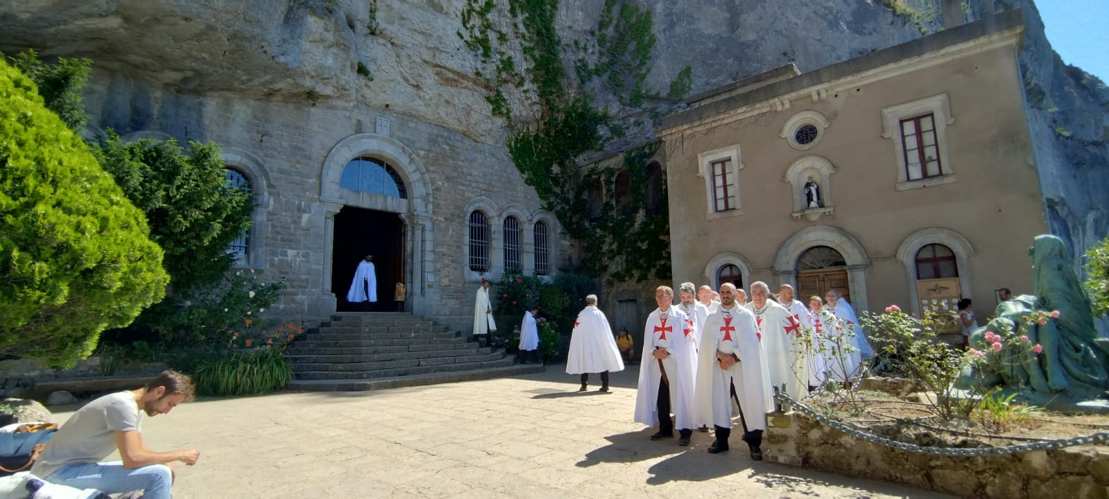 Retraite spirituelle nationale France 2024 – 1 – Pèlerinage à la Grotte Sanctuaire de Sainte Marie Madeleine dans le massif de la Sainte Baume