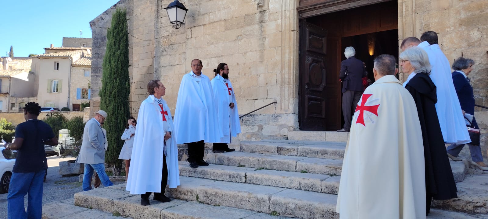 Participation à la Sainte Messe dans l’église Notre-Dame de la Nativité de Robion, Vaucluse