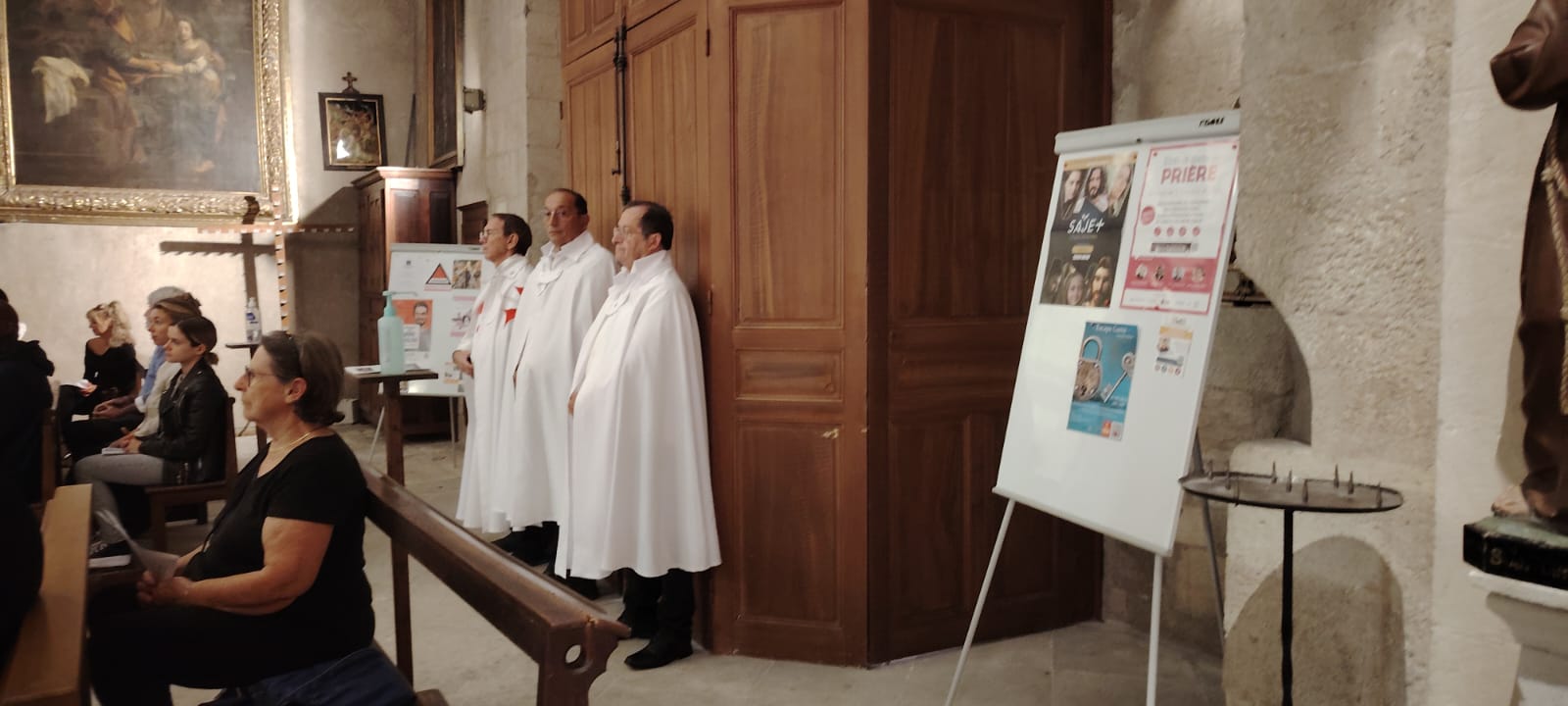 Participation à la Sainte Messe dans l’église Notre-Dame de la Nativité de Robion, Vaucluse