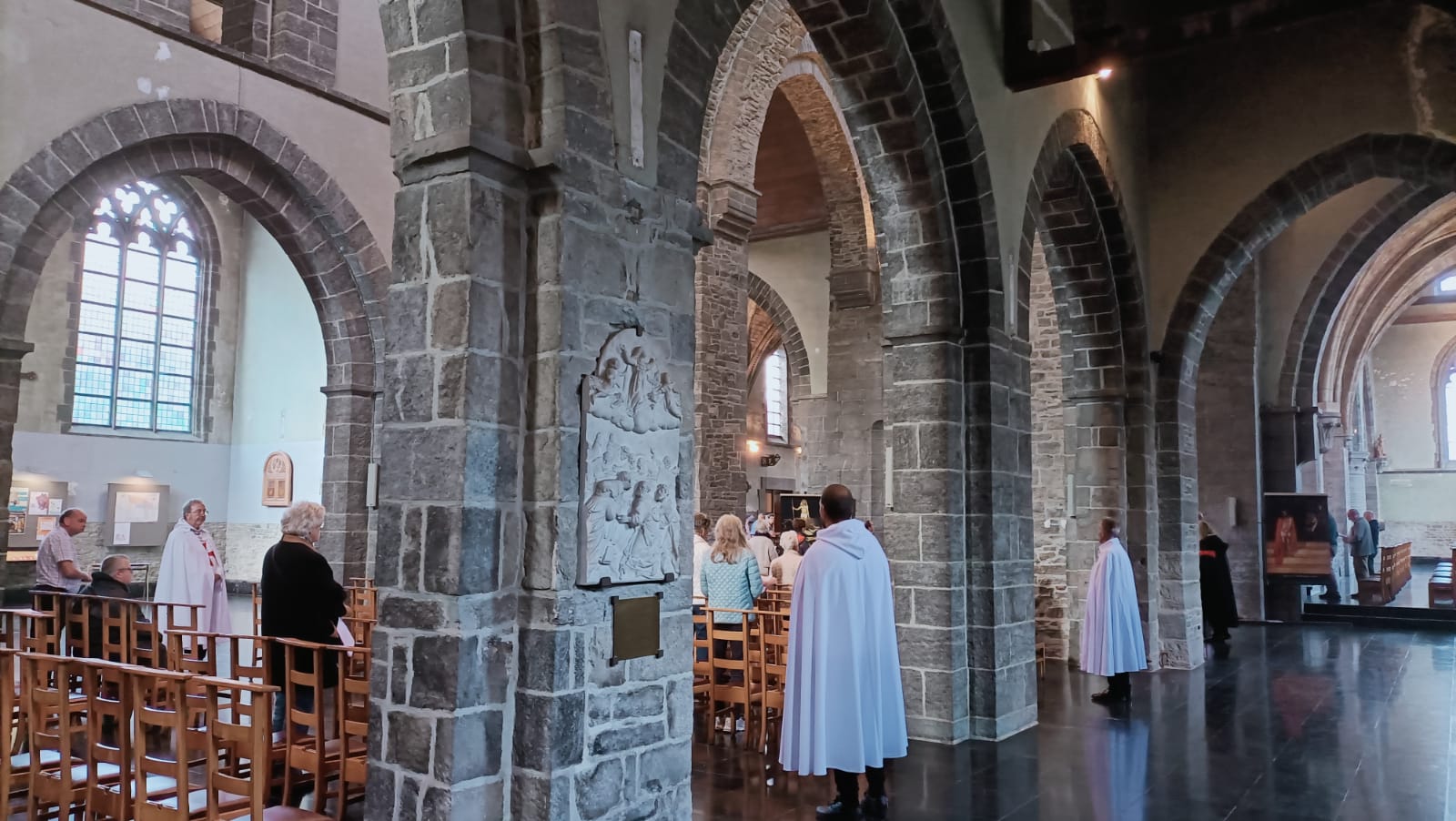 Exposition de la copie grandeur nature du Saint Suaire dans l’église Saint-Brice, Tournai, Belgique