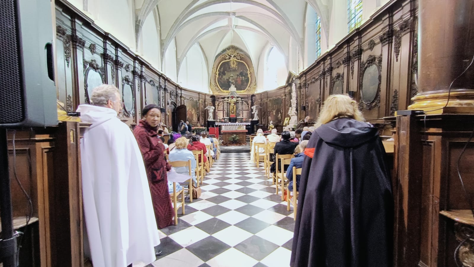 Les Templiers Catholiques participent à la procession solennelle de la relique du saint sang du Christ à l’abbaye du Bois-Seigneur-Isaac, Brabant, Belgique.
