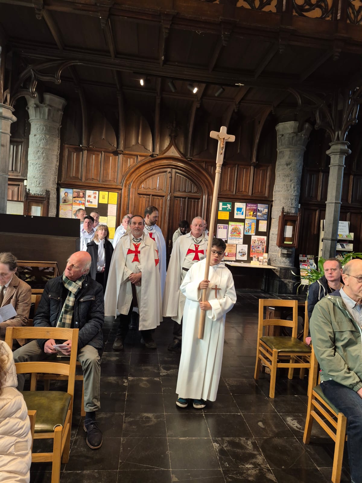 Exposition de la copie du Saint Suaire et Sainte Messe dans l’église Saint-Barthélémy de Mouscron, Belgique