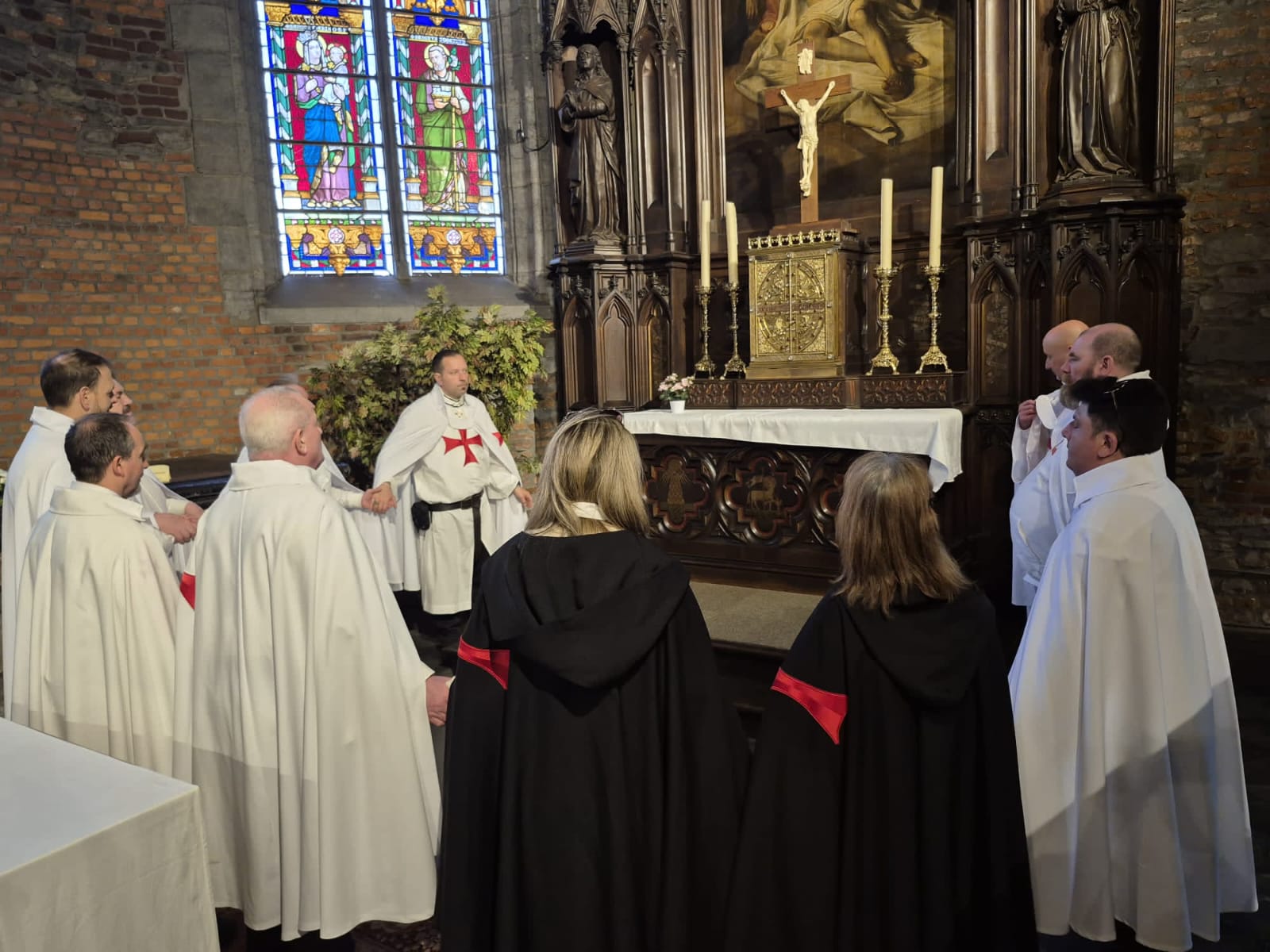 Exposition de la copie du Saint Suaire et Sainte Messe dans l’église Saint-Barthélémy de Mouscron, Belgique