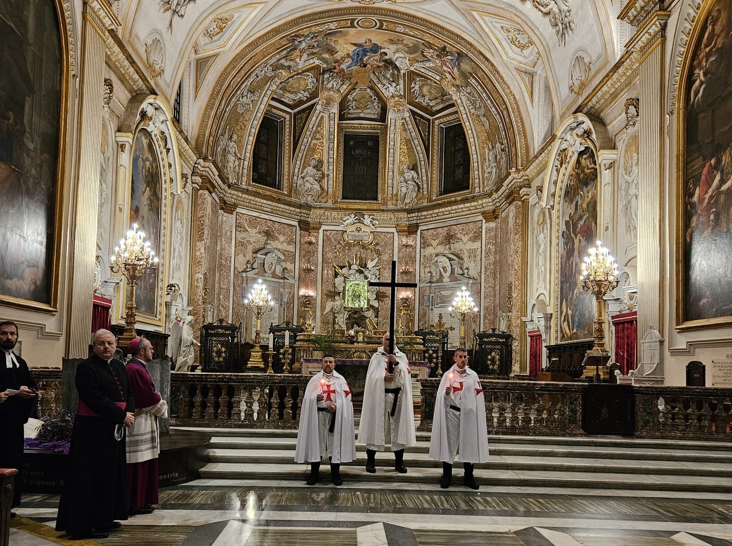 Via Crucis Comunitaria per le via del centro di Roma.