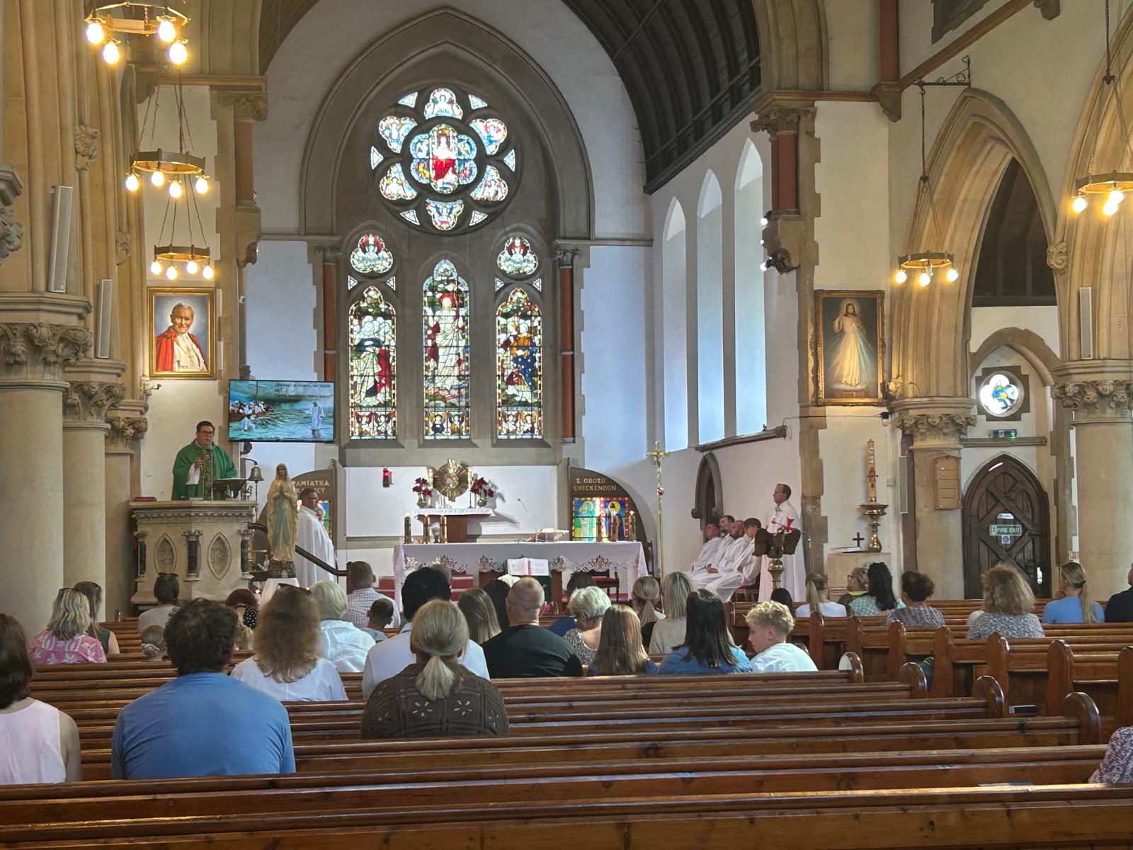 Holy Mass at the Church of the Sacred Heart of Jesus in Reading – England