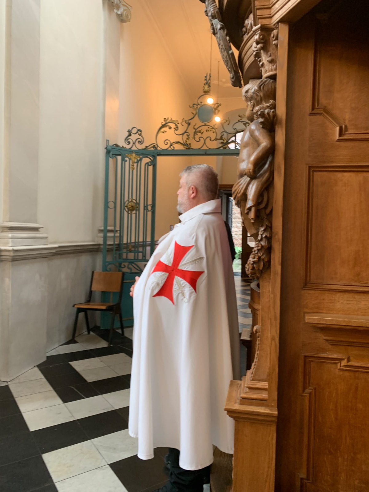 Die Templer im Dienst des Glaubens während der Festwoche der Schwarzen Muttergottes in Köln – Deutschland